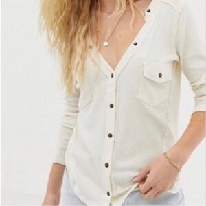 Women’s Cream Button-Front Long Sleeve Top